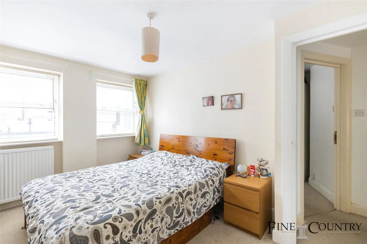Minster Road, London, photo 11