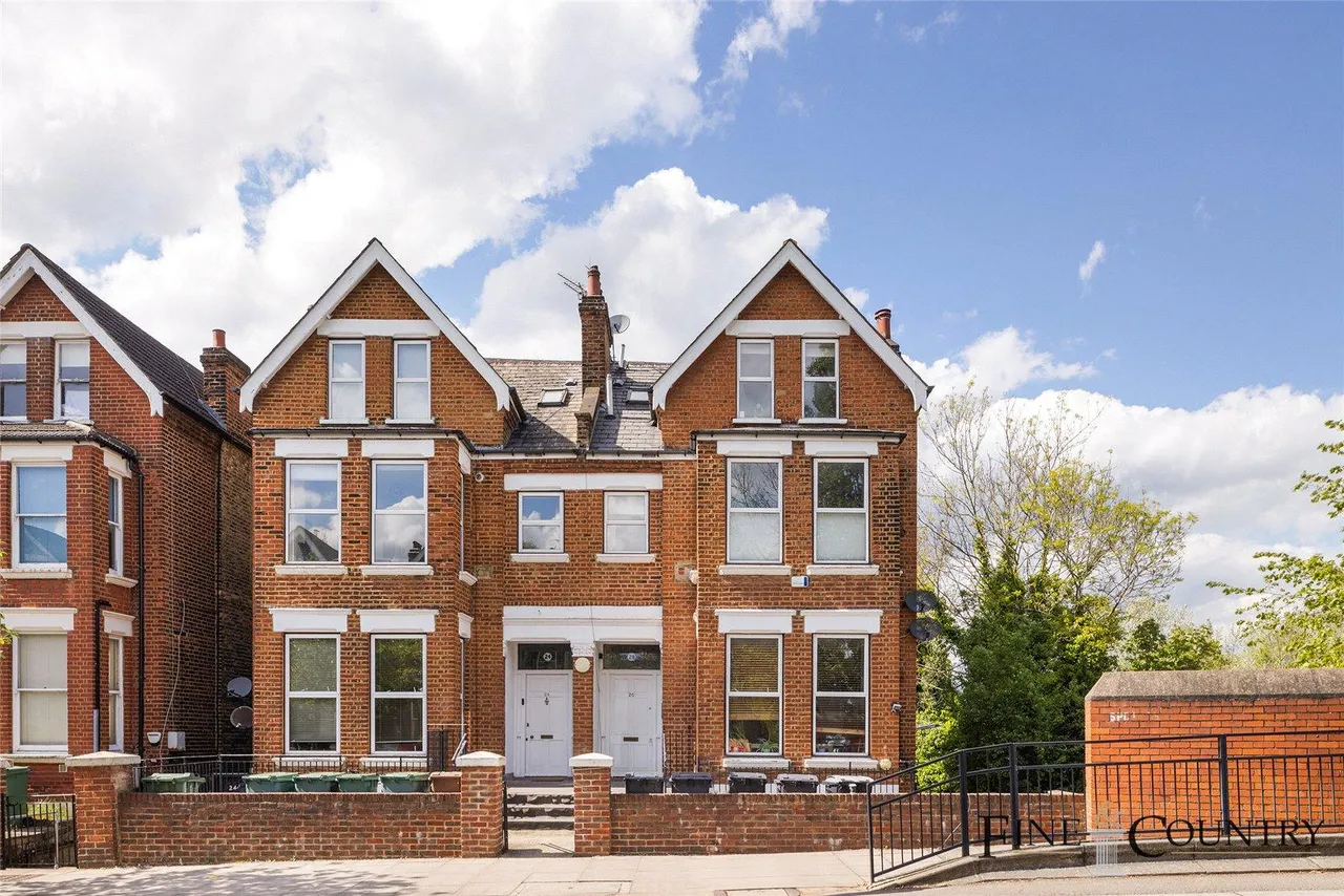 Minster Road, London, photo 21