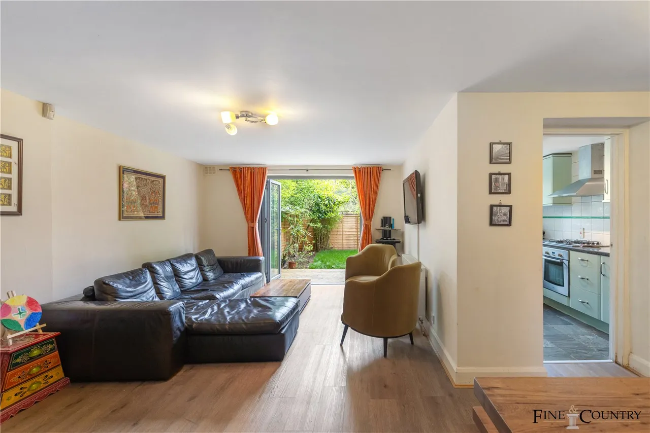 Minster Road, London, photo 6
