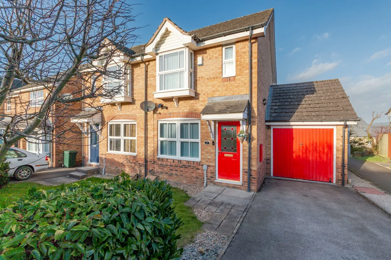 2 bed house for sale, Stead Hill Way, Thackley, BD10