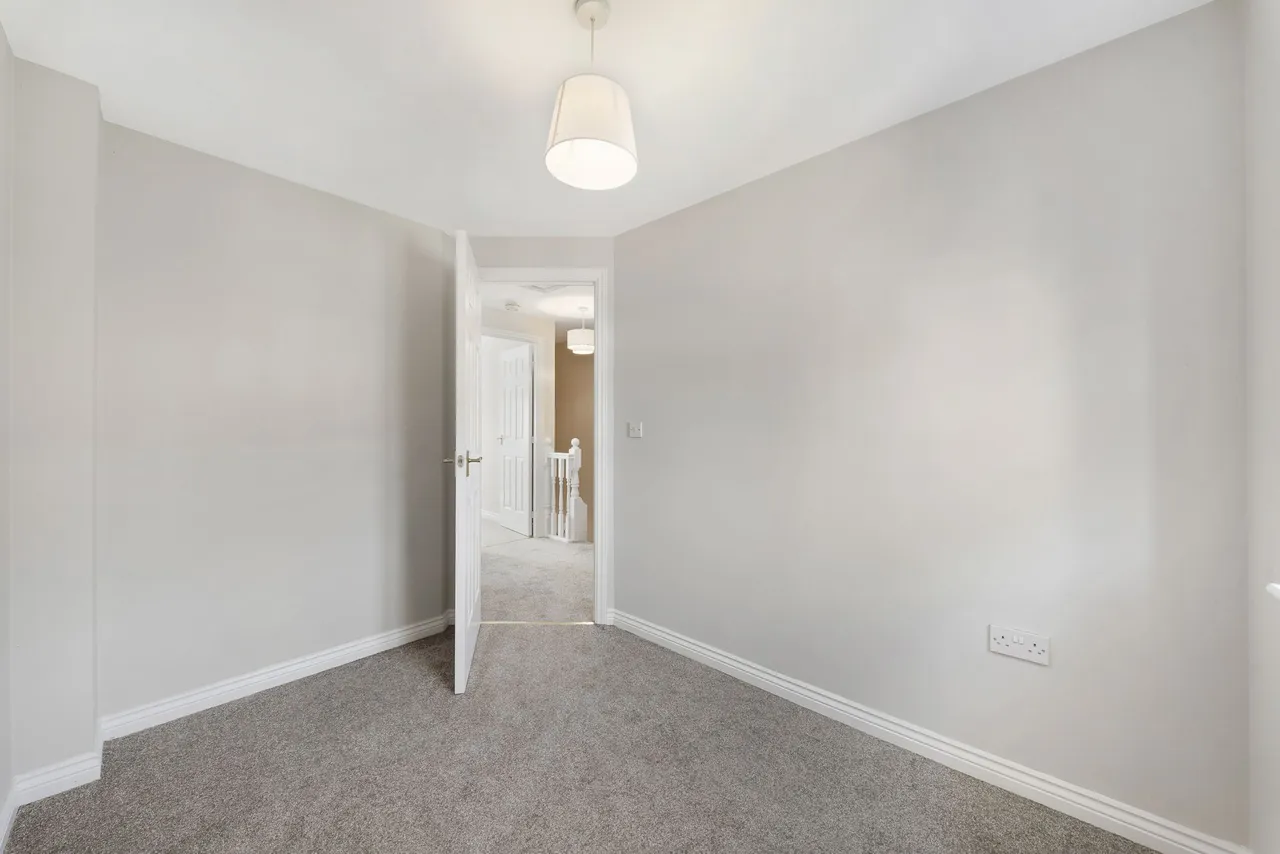 Hampton Court Way, Widnes, Widnes, WA8 3ET, photo 13