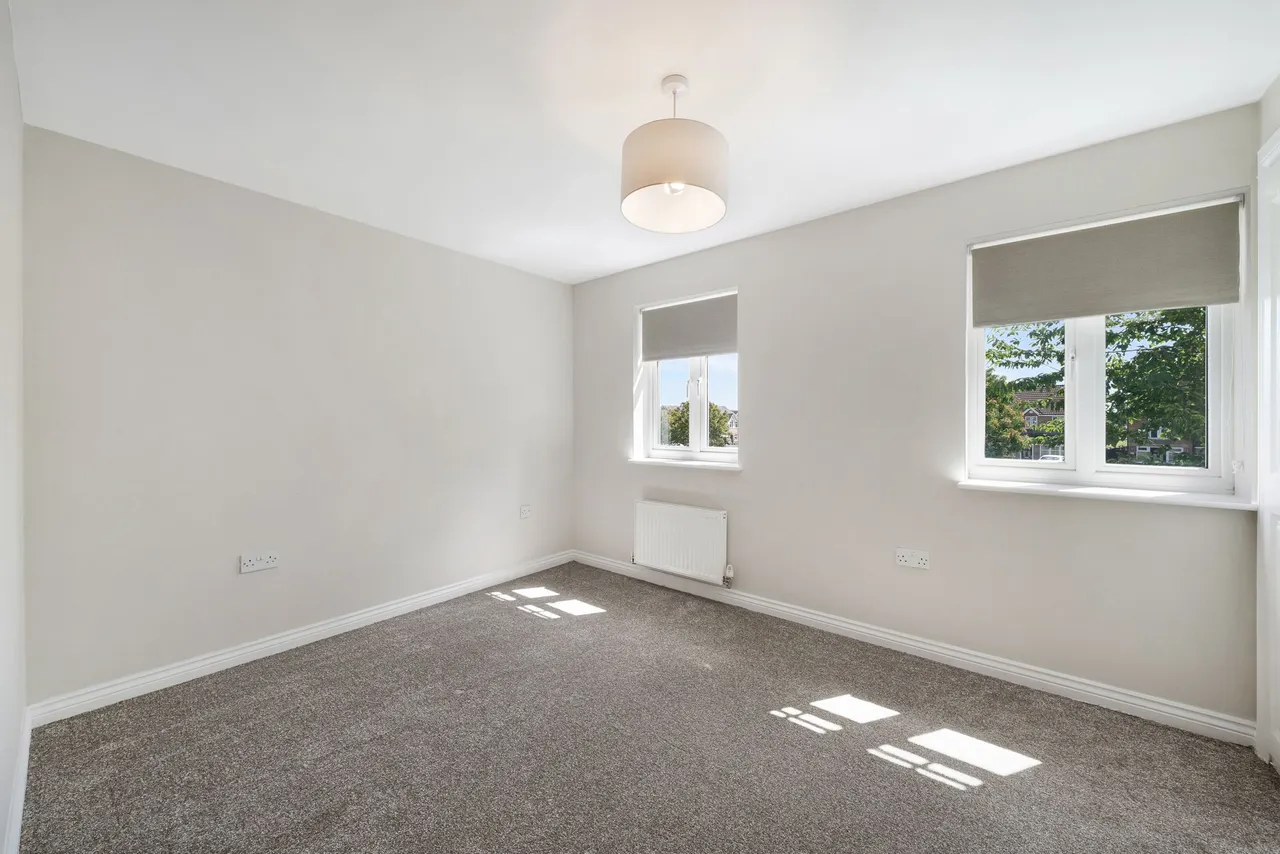 Hampton Court Way, Widnes, Widnes, WA8 3ET, photo 11