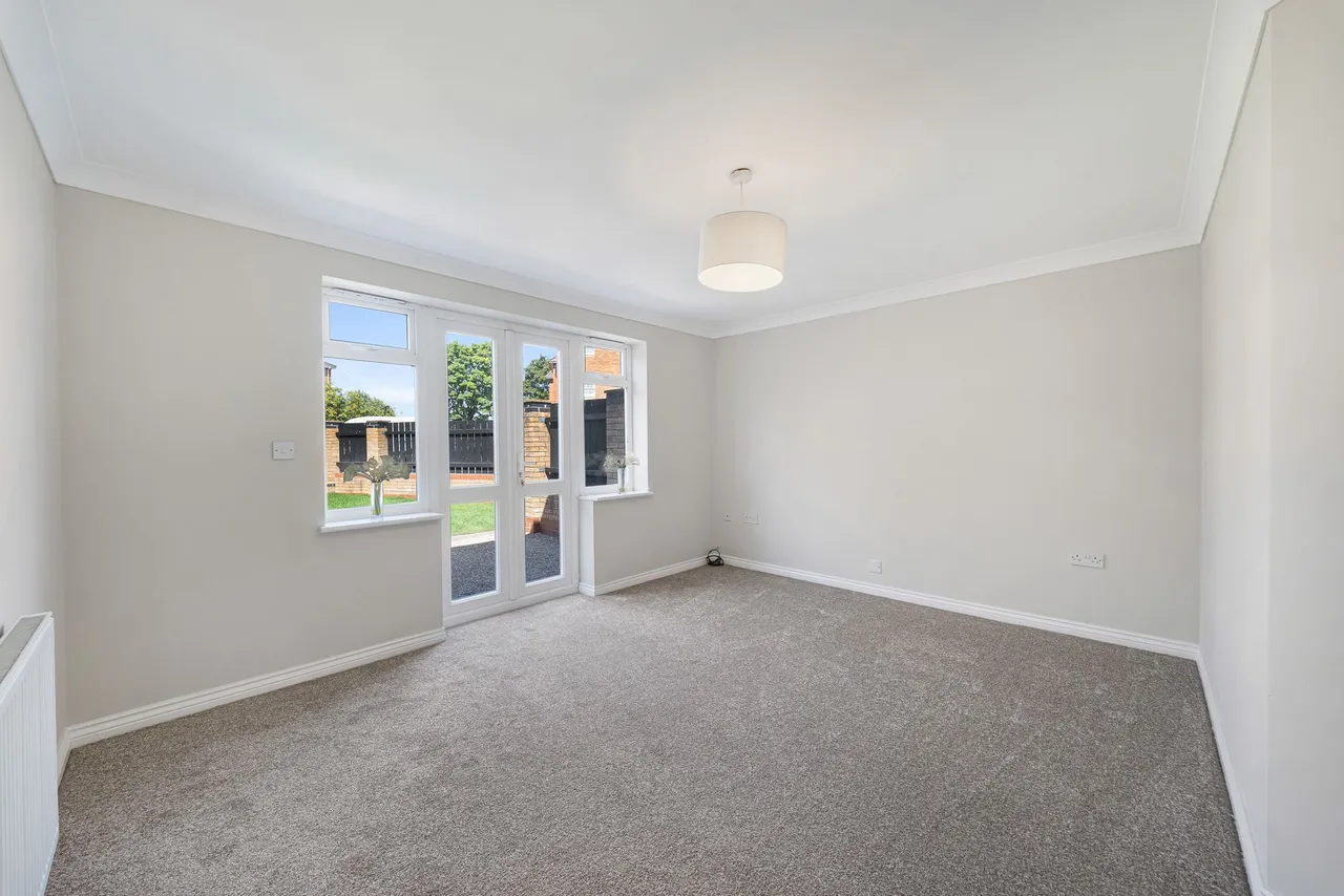 Hampton Court Way, Widnes, Widnes, WA8 3ET, photo 6