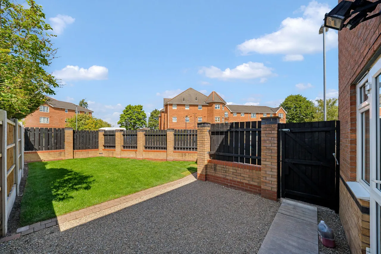 Hampton Court Way, Widnes, Widnes, WA8 3ET, photo 19