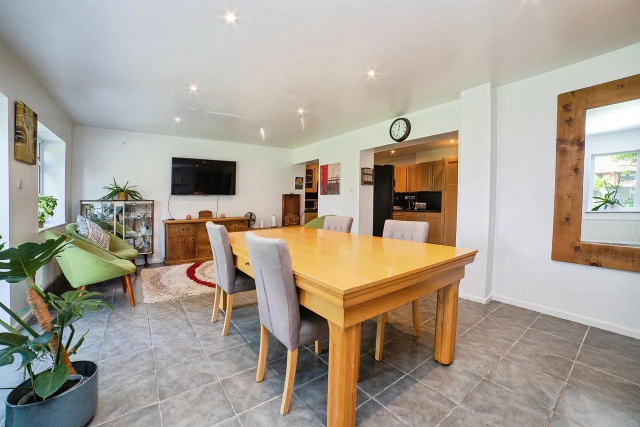 Talbot Crescent, Hasland, Chesterfield, Derbyshire, S41, photo 2