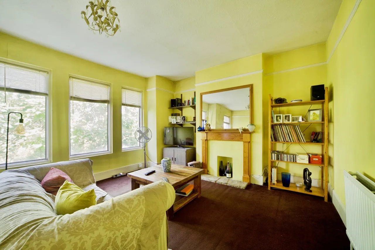 2 bed flat for sale, Chandos Road, London, NW2