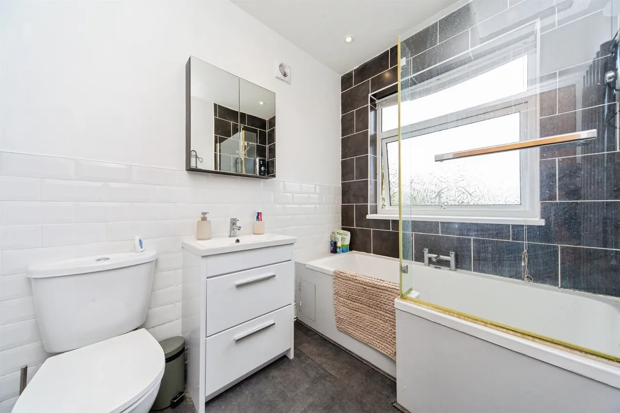 Windsor Drive, Whitby, CH65, photo 17