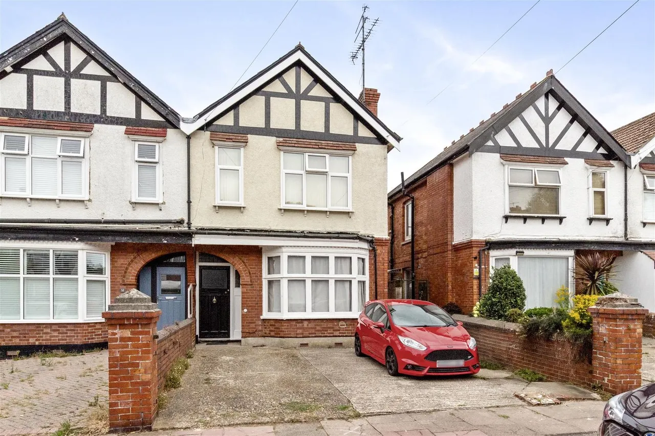 4 bed house for sale — Valencia Road, Worthing