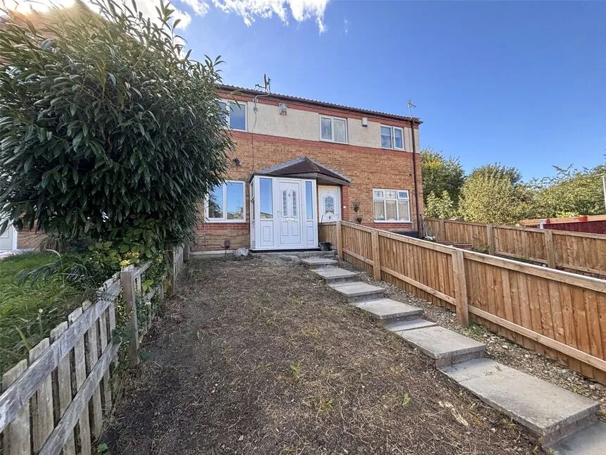 2 bed house to rent, Raynville Walk, Leeds, LS13