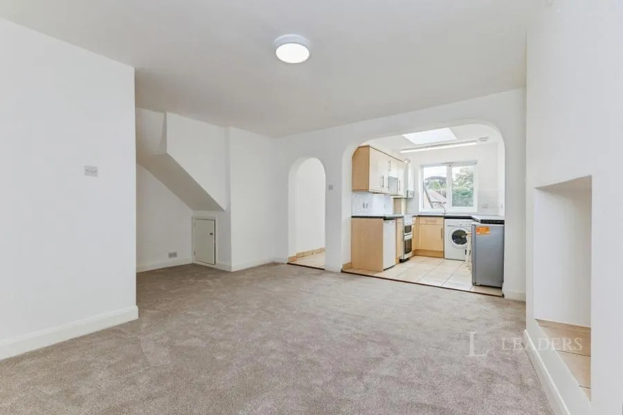 Craddocks Parade, Ashtead, KT21, photo 4