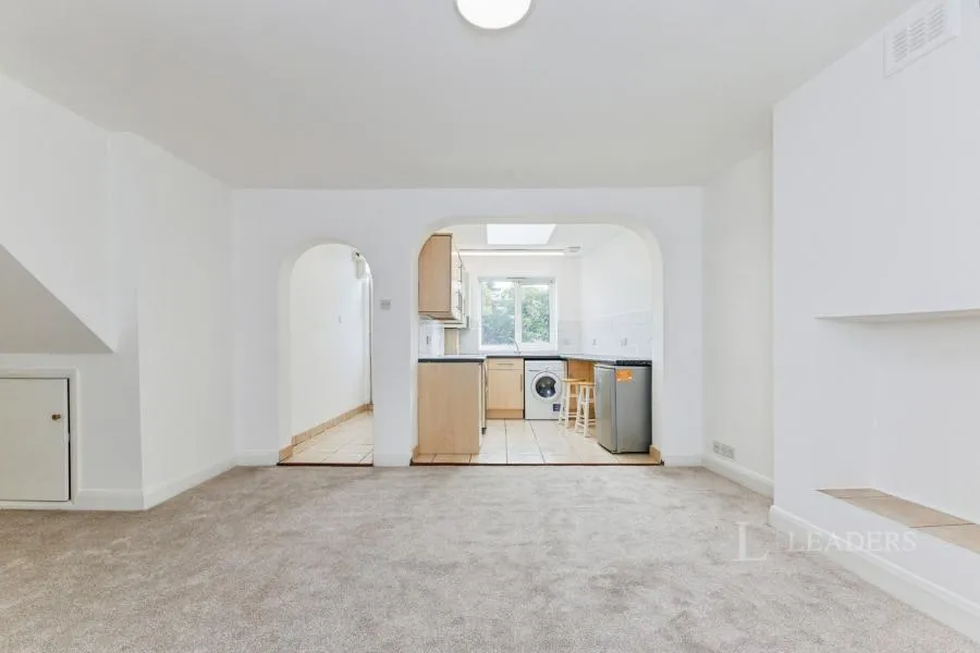 Craddocks Parade, Ashtead, KT21, photo 2