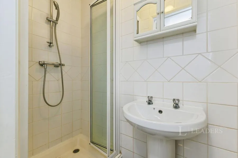 Craddocks Parade, Ashtead, KT21, photo 12