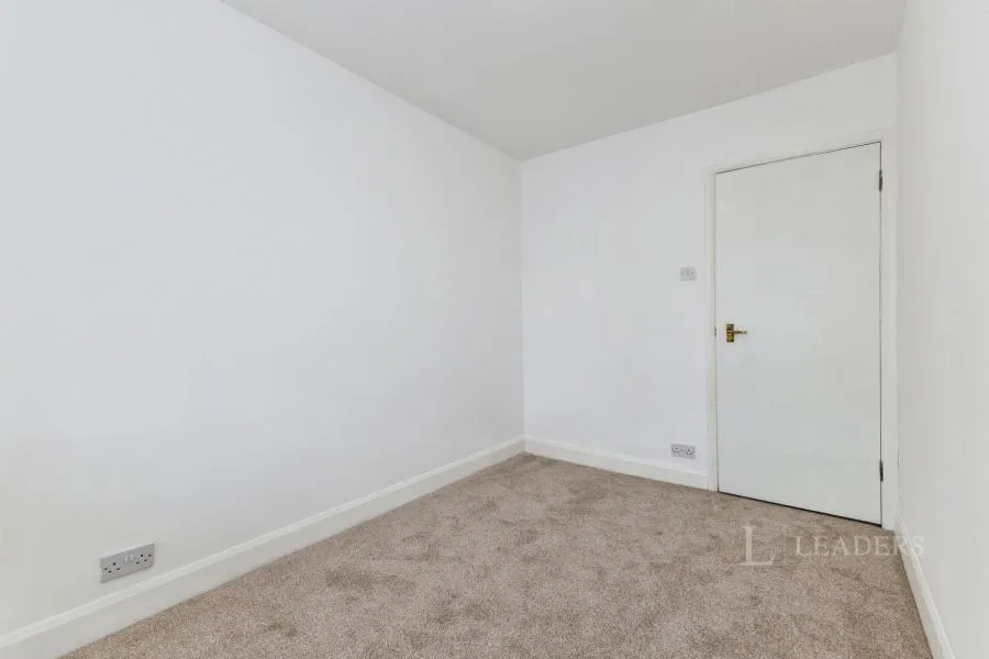 Craddocks Parade, Ashtead, KT21, photo 19