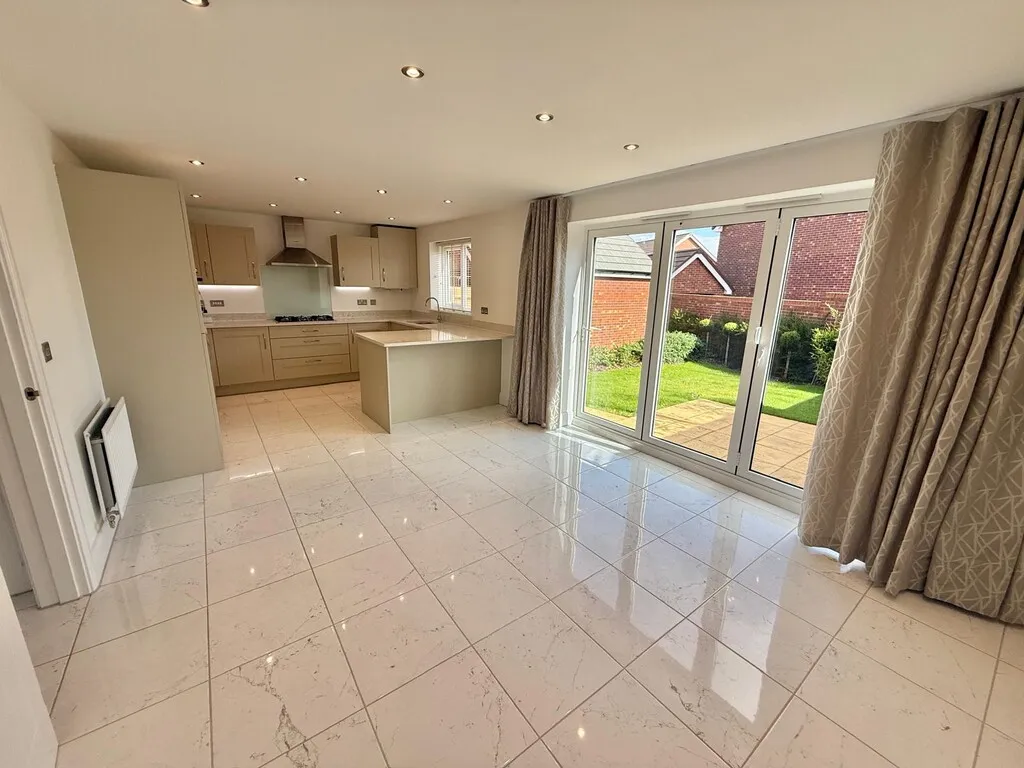 Hungerhill Road, Redhill, photo 6
