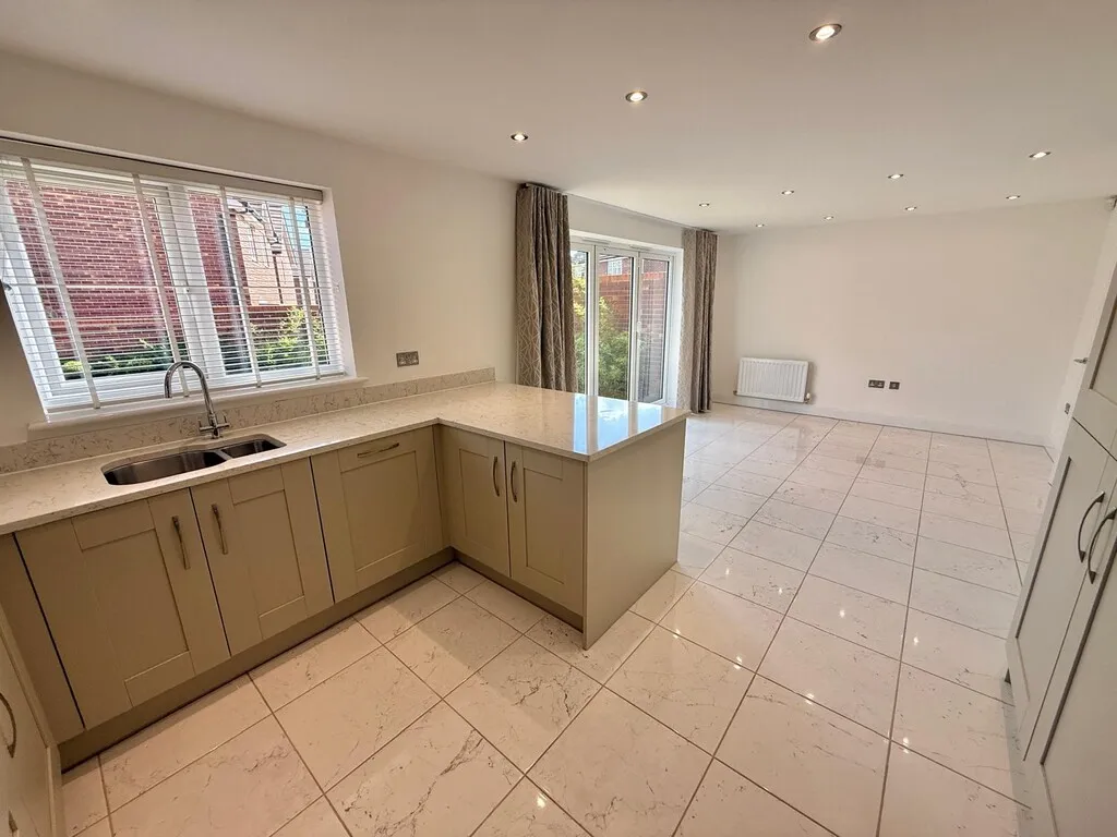 Hungerhill Road, Redhill, photo 9