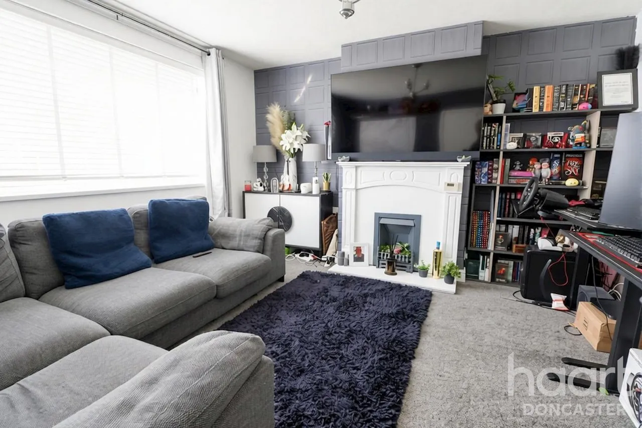 Glebe Road, Campsall, DN6, photo 2
