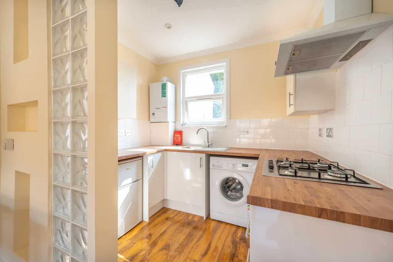 Brentford, TW8, photo 2