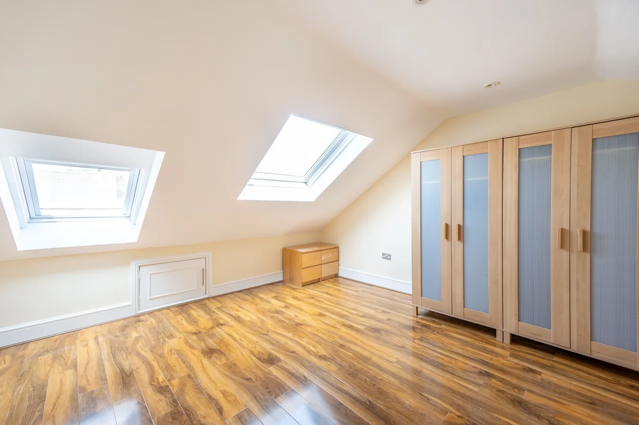 Brentford, TW8, photo 4