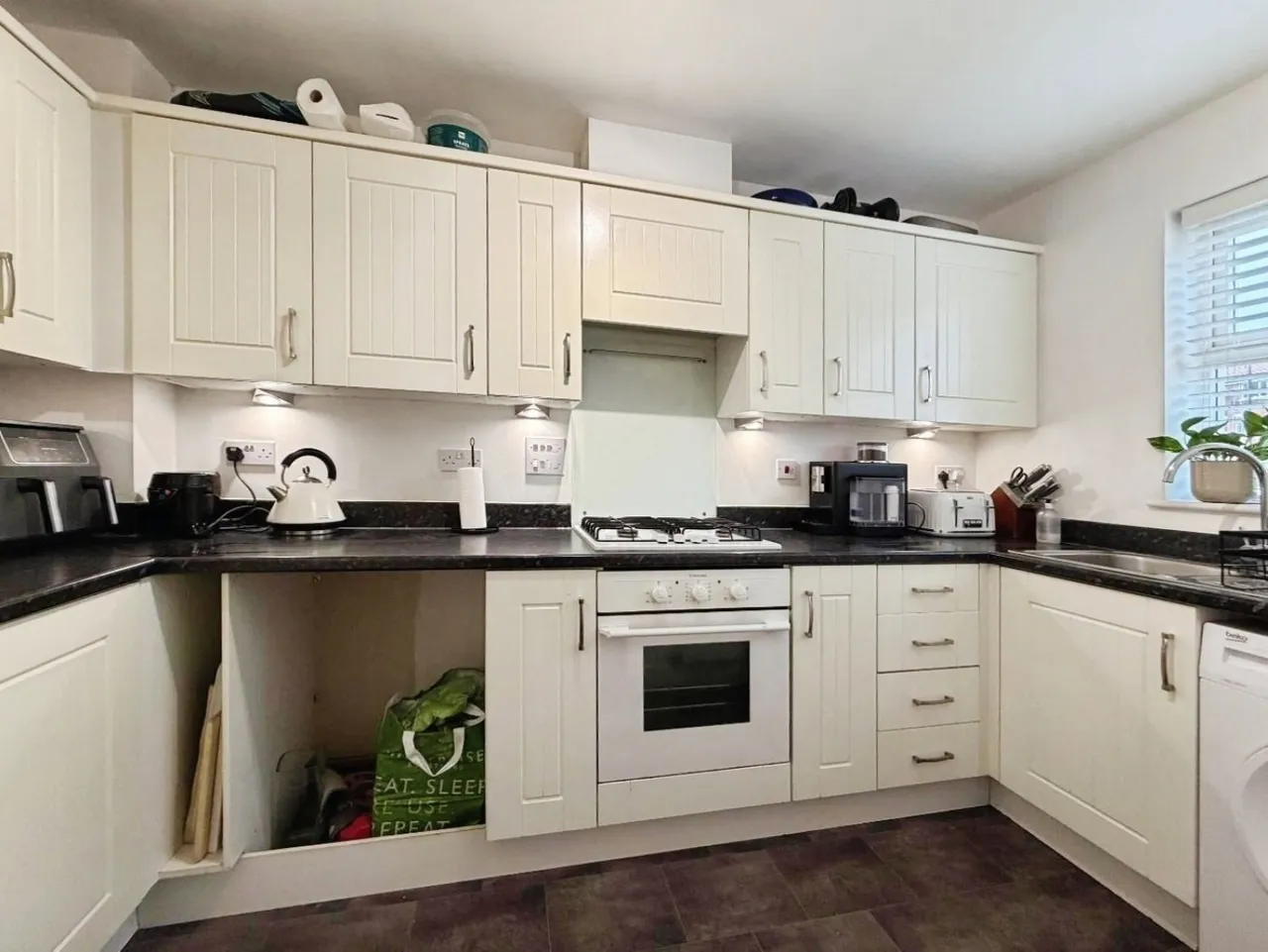 Lancaster Way, Repton Park, TN23, photo 5