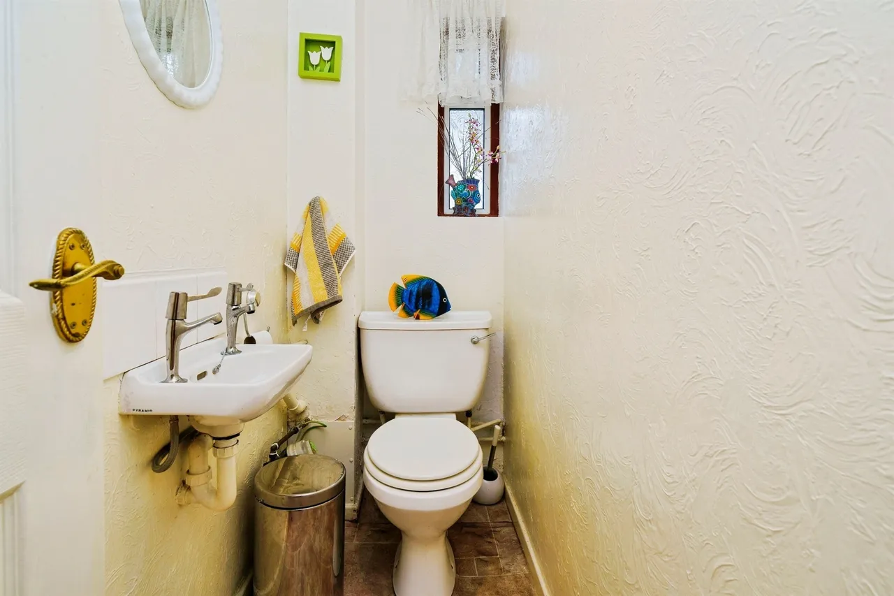 Friars Close, Wirral, photo 8