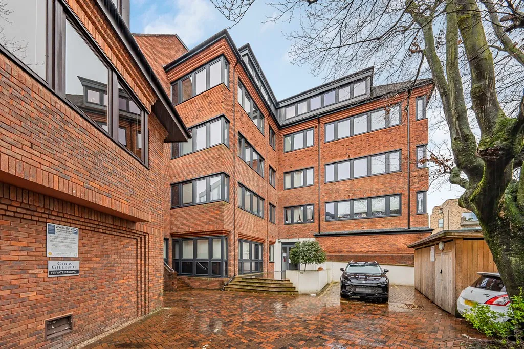 1 bed flat for sale — High Street, Uxbridge, UB8