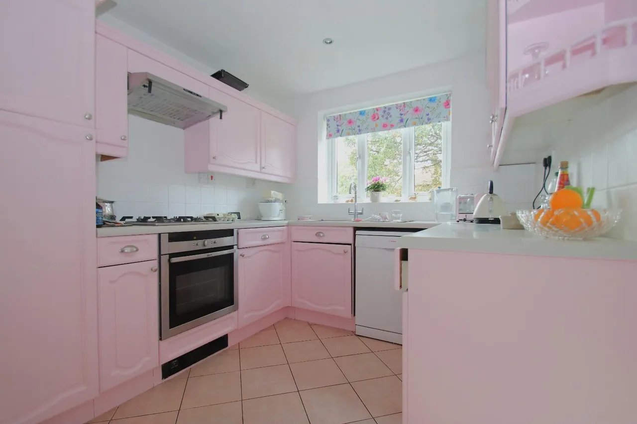 Newmarket Close, Horton Heath, SO50, photo 5