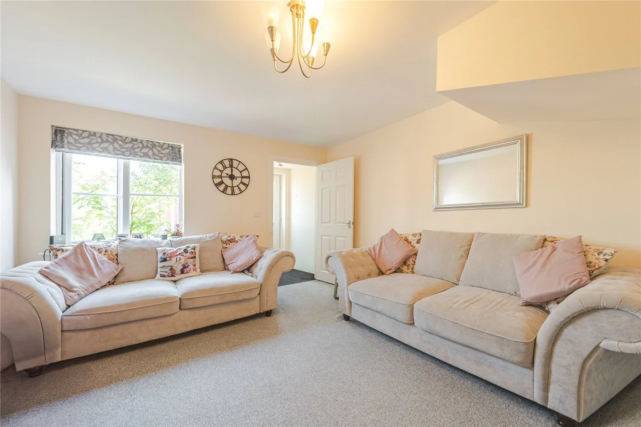 Lancaster Way, Whitnash, Leamington Spa, Warwickshire, CV31, photo 2