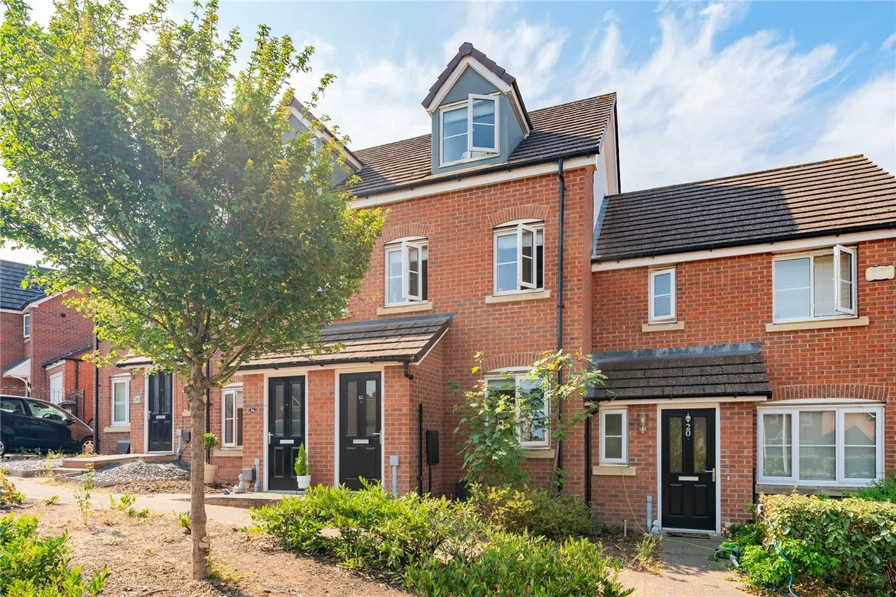 3 bed house for sale — Lancaster Way, Whitnash, Leamington Spa, Warwickshire, CV31