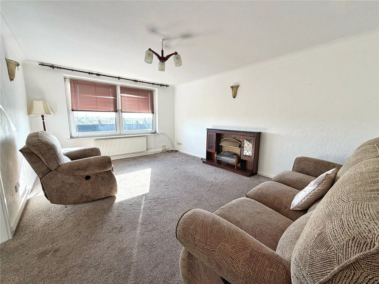 Nowell Court, Middleton, M24, photo 5