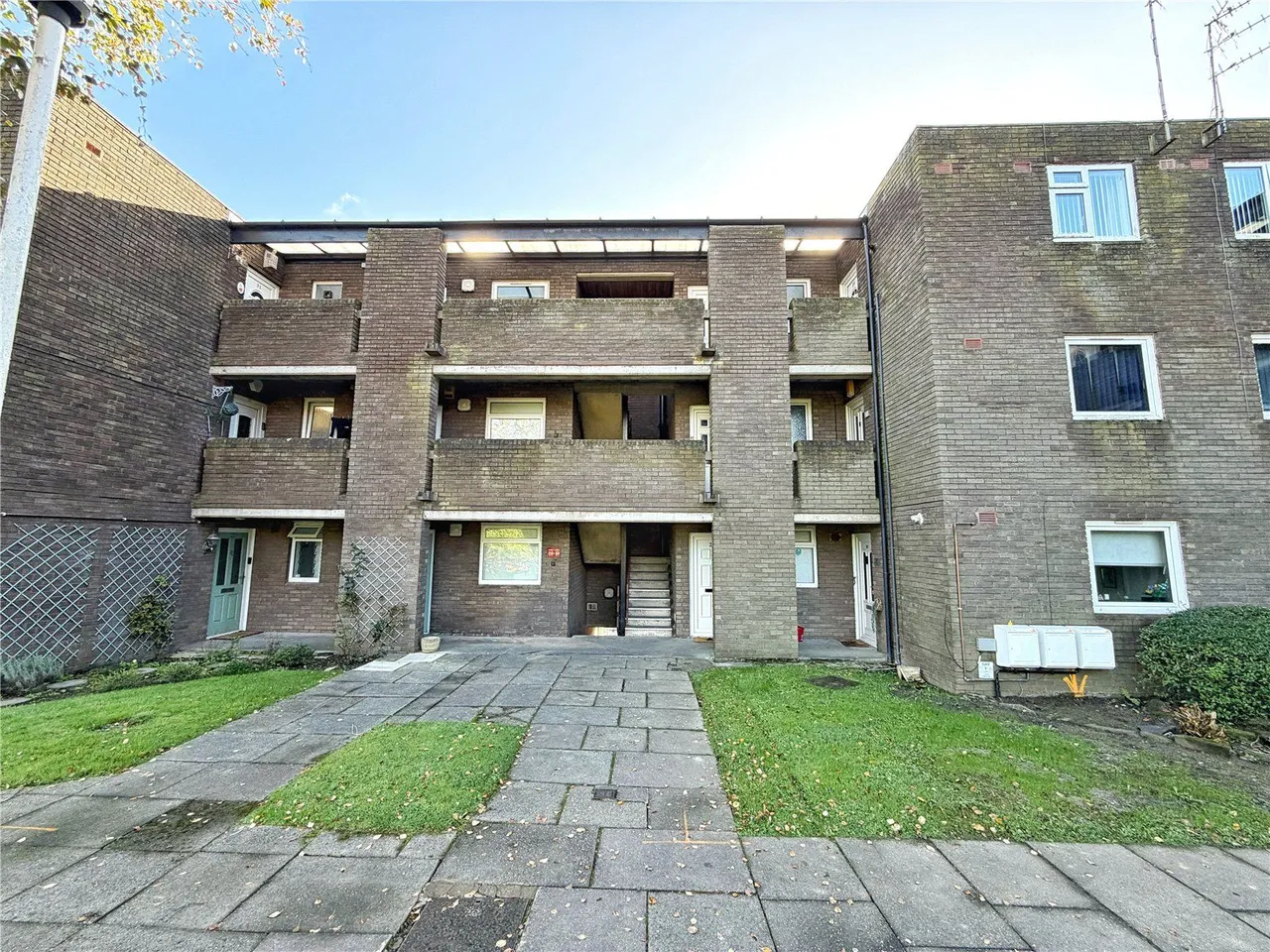 Nowell Court, Middleton, M24, photo 2