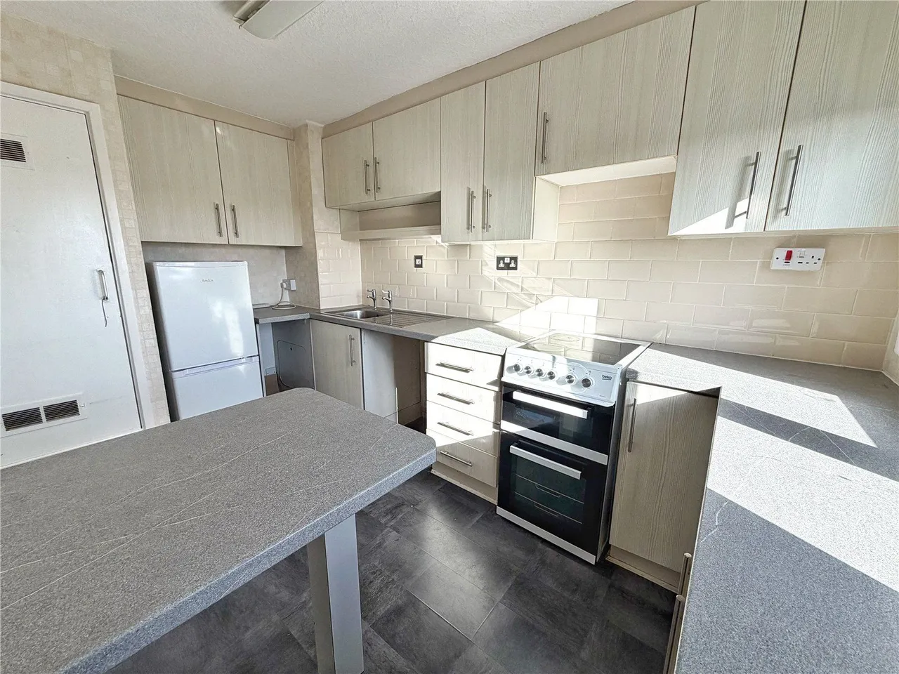 Nowell Court, Middleton, M24, photo 7
