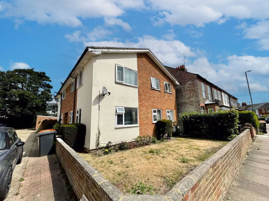 2 bed flat for sale — St. Peters Road, Dunstable LU5 4HY