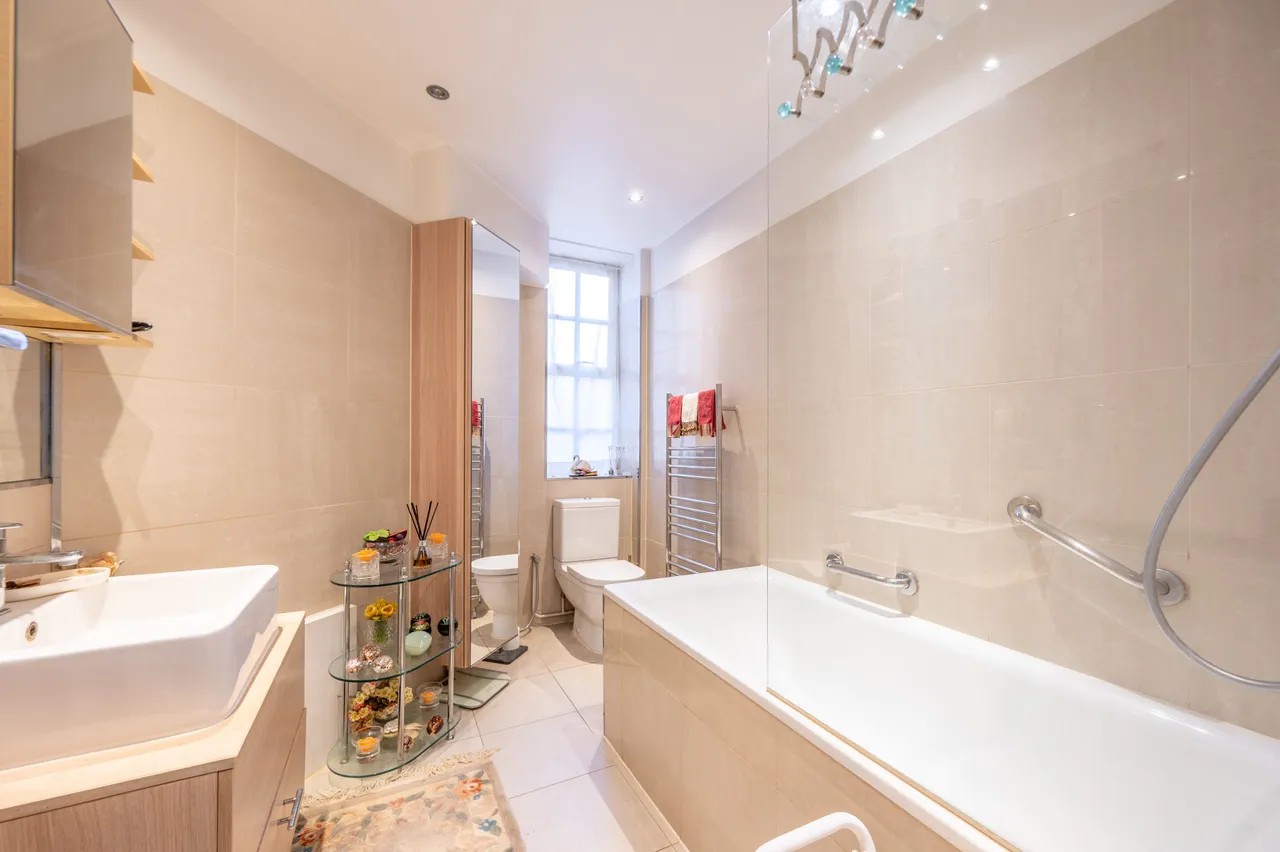 30 Cropthorne Court, 20-28 Maida Vale, London, photo 9