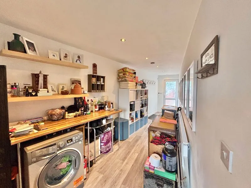 Ipswich Crescent, Great Barr, B42, photo 5
