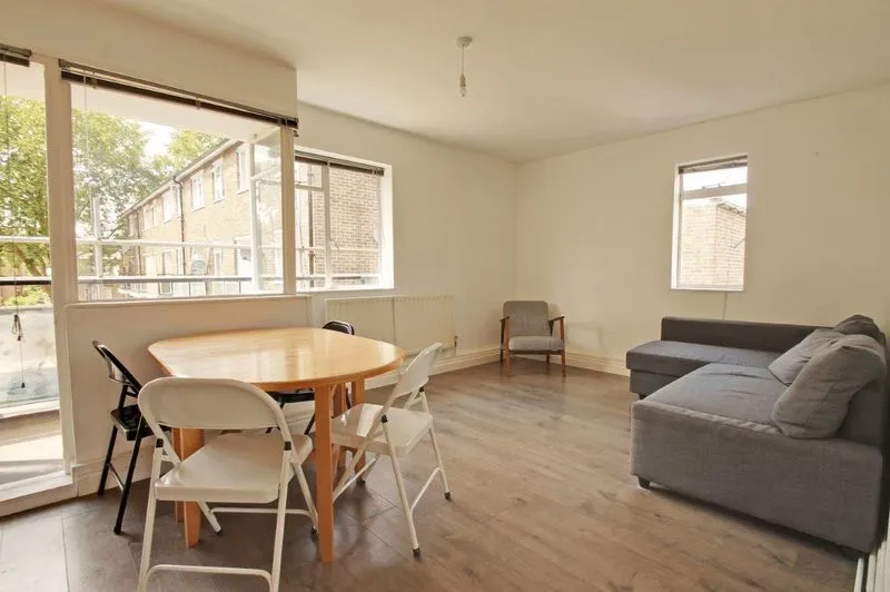 3 bed flat to rent — Southey Road, London SW9 0PF