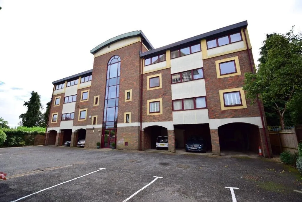 3 bed flat for sale — West Hill Road, LUTON