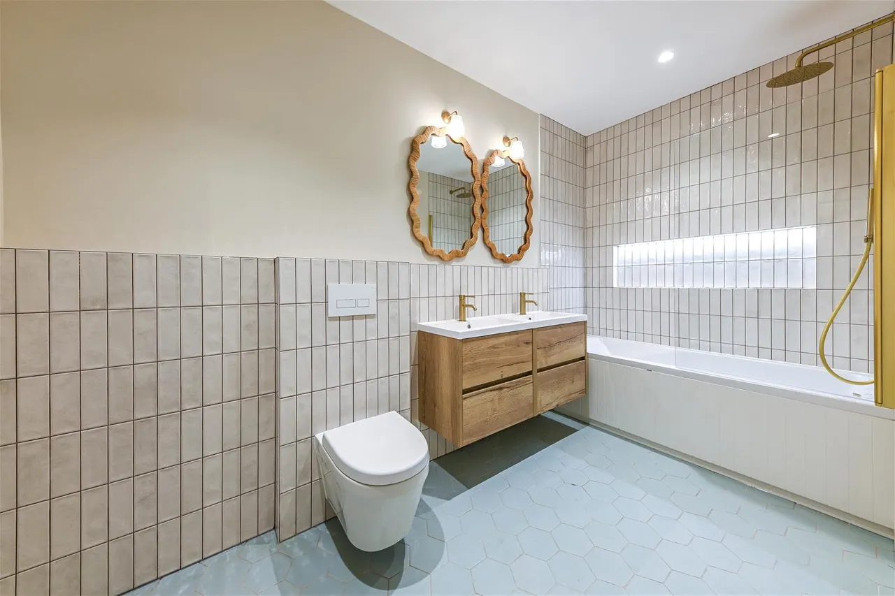 Kilburn High Road, London NW6 7HY, photo 4