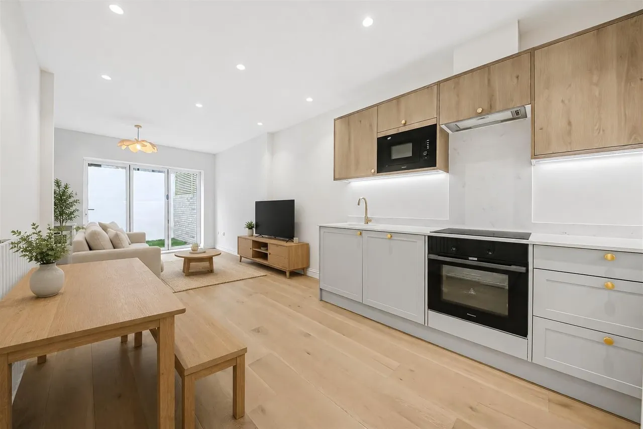 1 bed flat for sale — Kilburn High Road, London NW6 7HY