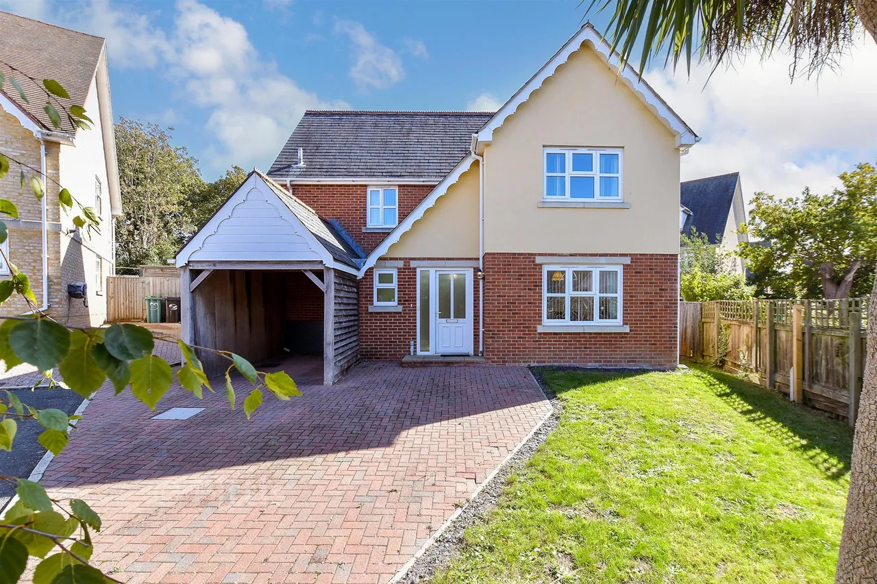 4 bed house for sale, Millways, Freshwater, PO40