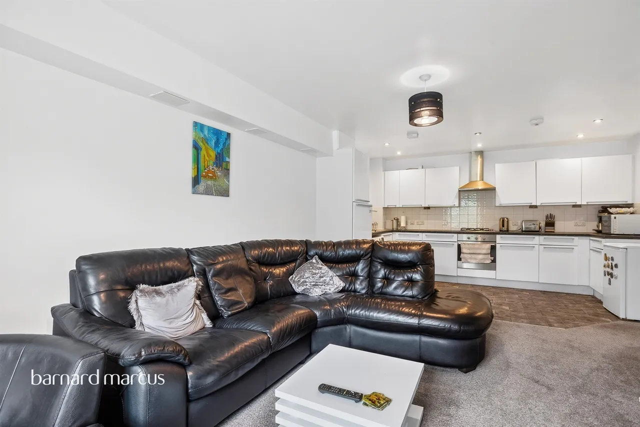 Beaumaris Gardens, London, SE19, photo 4