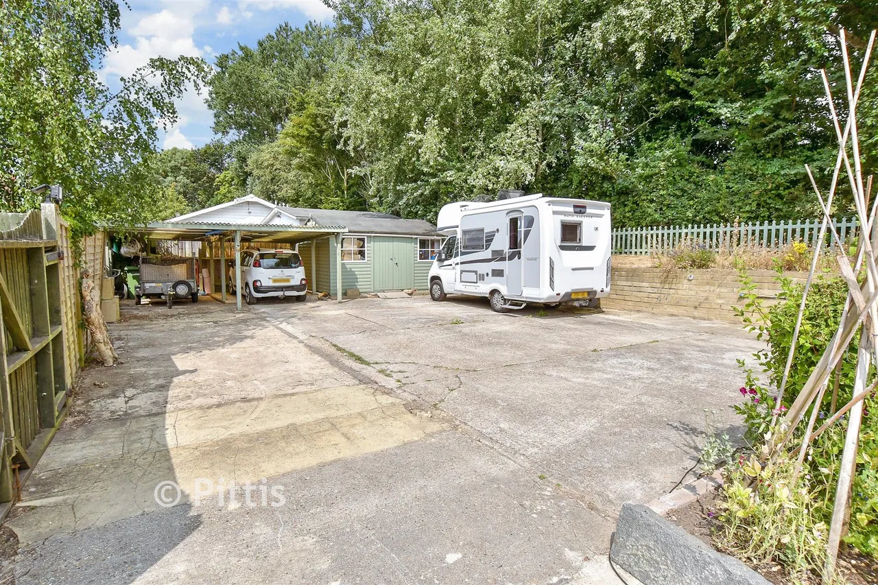 School Green Road, Freshwater, PO40, photo 17