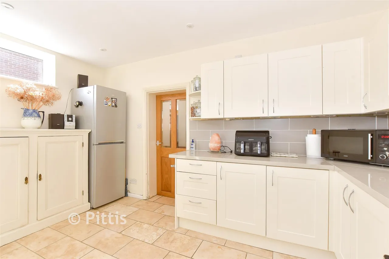 School Green Road, Freshwater, PO40, photo 5