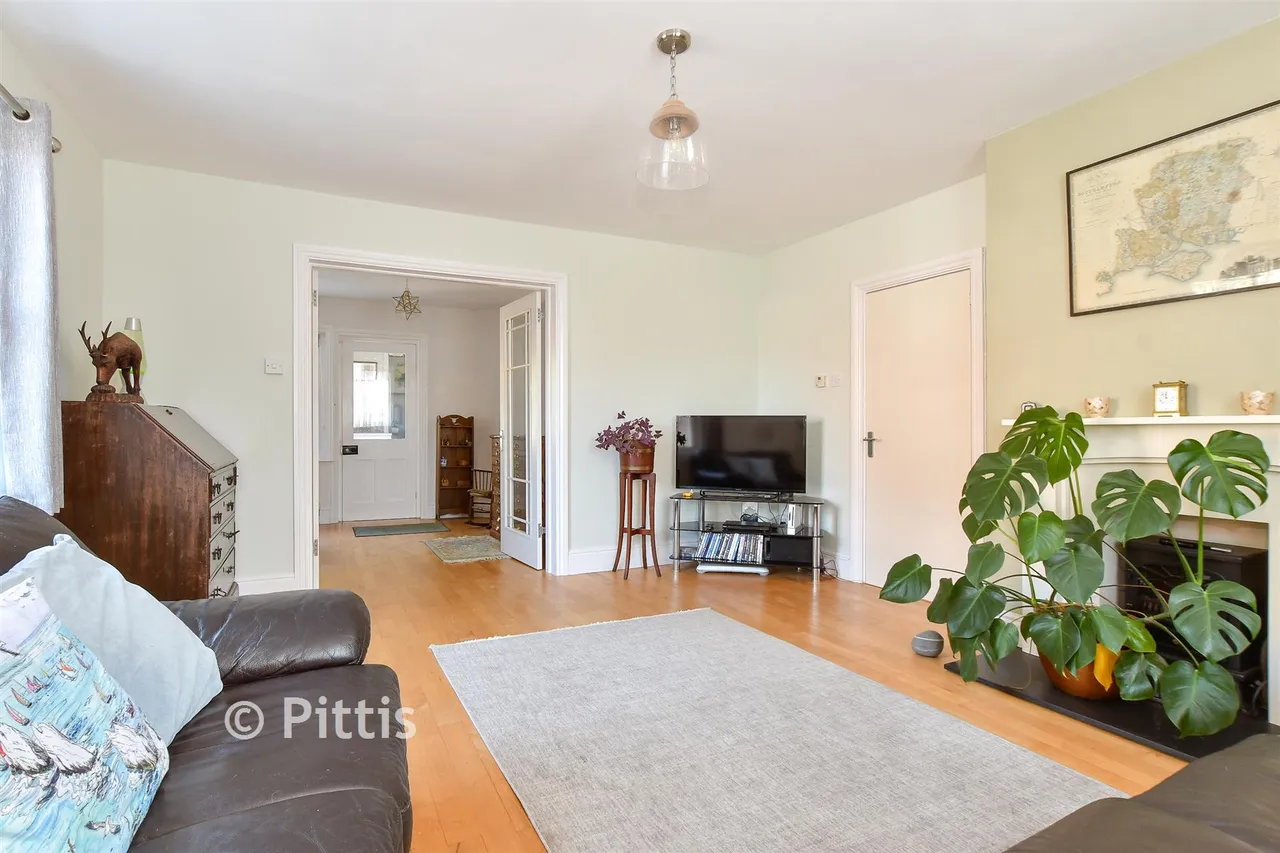 School Green Road, Freshwater, PO40, photo 18