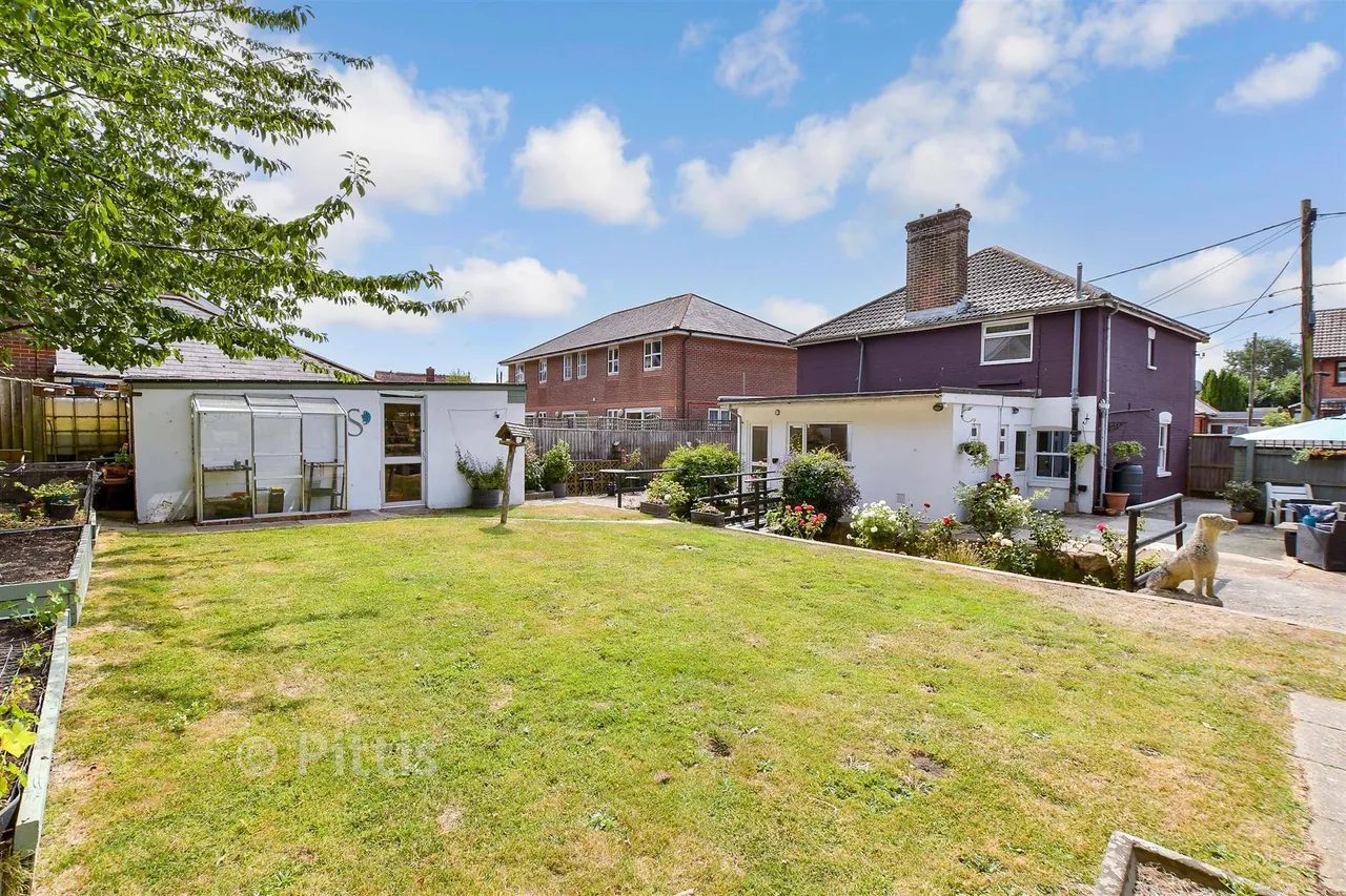 School Green Road, Freshwater, PO40, photo 15