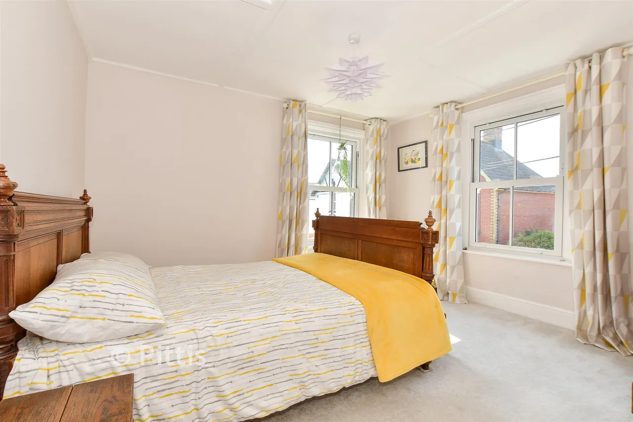 School Green Road, Freshwater, PO40, photo 9