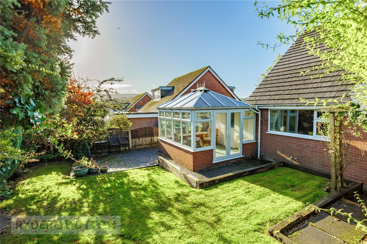 Elm Grove, Glossop, SK13, photo 2