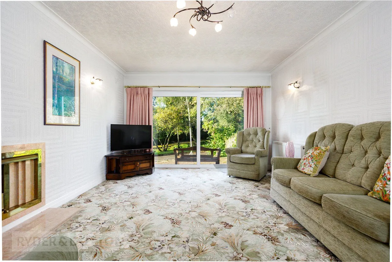Elm Grove, Glossop, SK13, photo 4