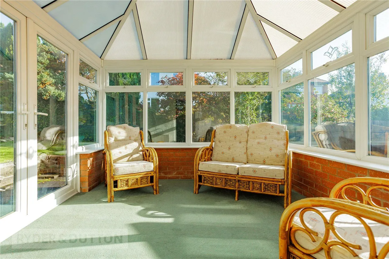 Elm Grove, Glossop, SK13, photo 8