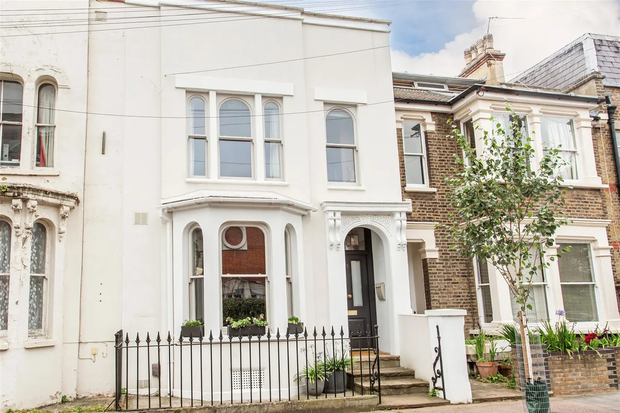 3 bed house to rent, College Terrace, Mile End
