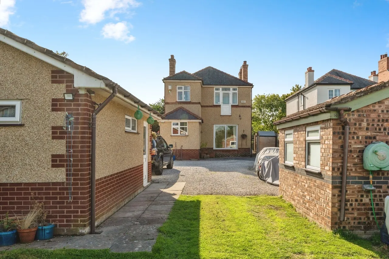 Chester Road, Oakenholt, CH6, photo 15